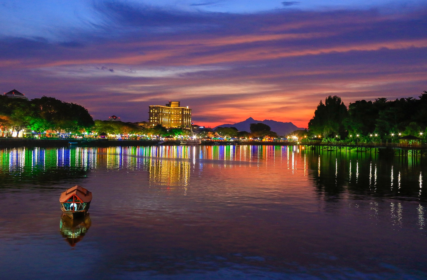 Kuching-waterfront2.jpg