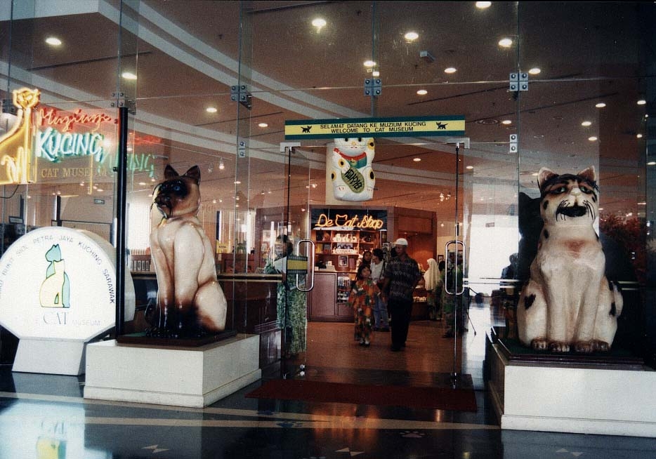main-sarawak-borneo-kuching-cat-museum2.jpg